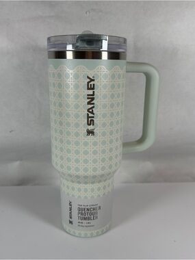 Stanley 40oz Quencher Protour Tumbler in Mist Rattan. NWT